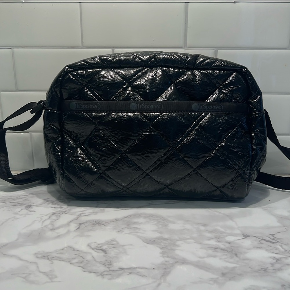 Black quilted leSportsac cross body. LIKE NEW!